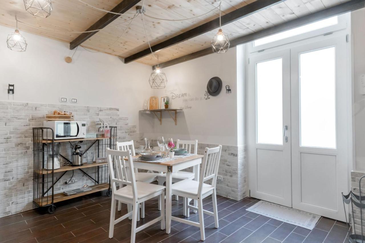 Casa Rebecca Lejlighed Brindisi Eksteriør billede